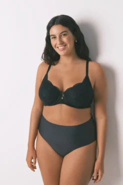 BEAUTIFUL enchimento preto clássico com soutien