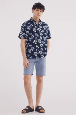 Bermuda cor clara lavada slim fit
