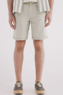 Bermuda cor clara lavada slim fit