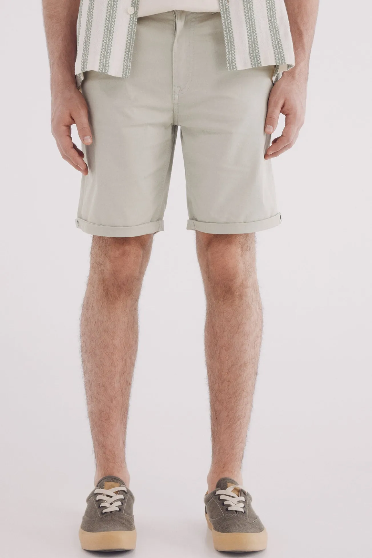 Bermuda cor clara lavada slim fit
