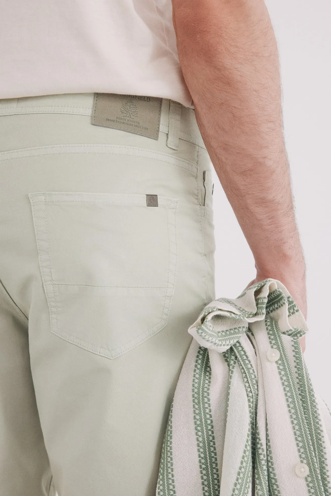 Bermuda cor clara lavada slim fit
