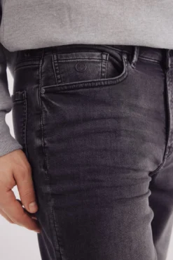 Bermuda em knit denim preto-lavado