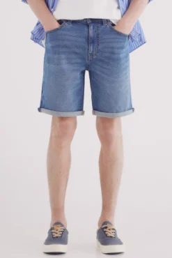 Bermuda jeans básica lavagem média