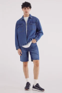 Bermuda jeans regular fit , lavagem média escura
