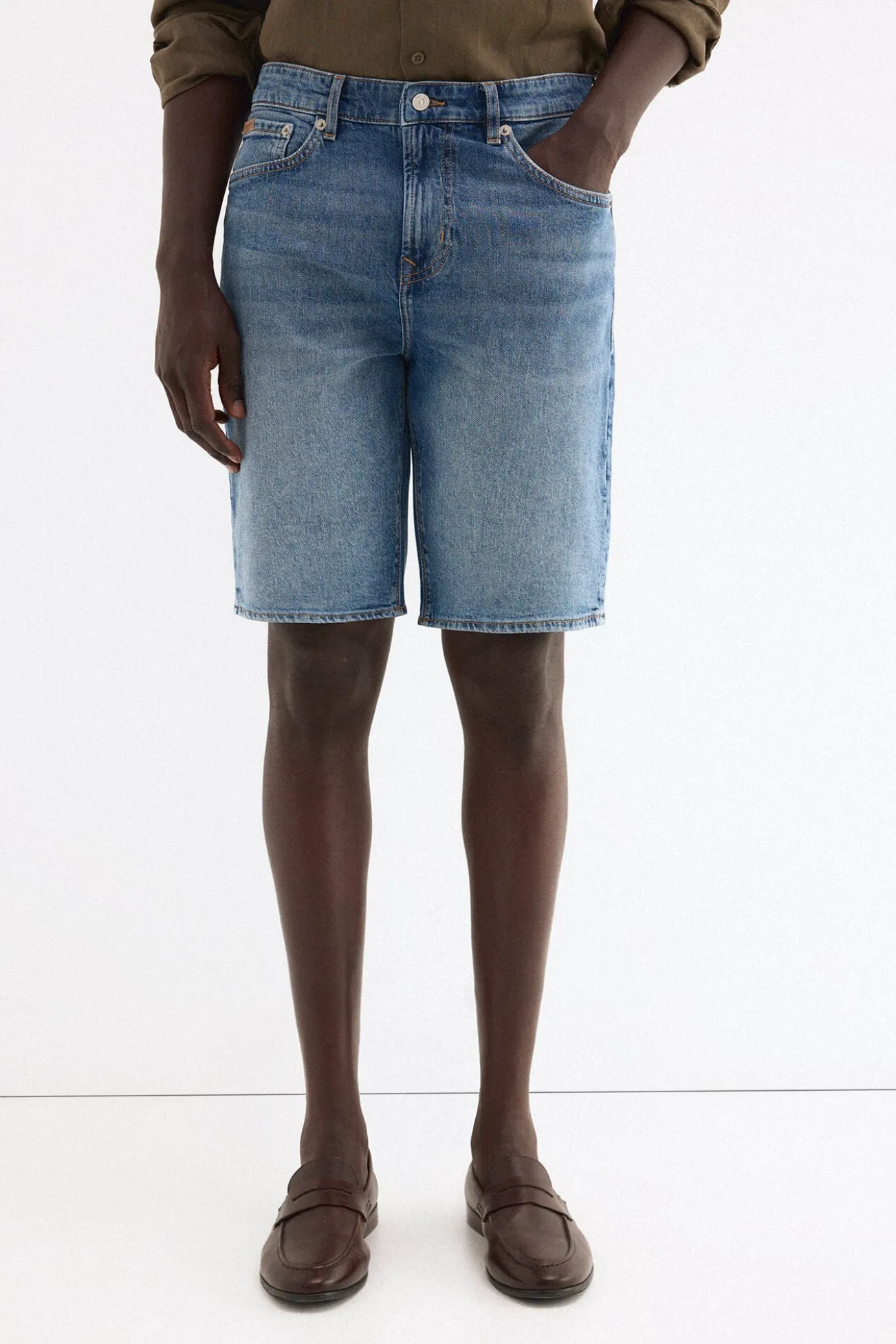 Bermuda regular em denim