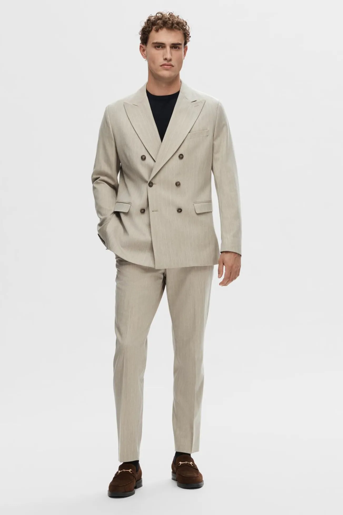 Blazer Slim Fit com risca diplomática confecionado com materiais reciclados