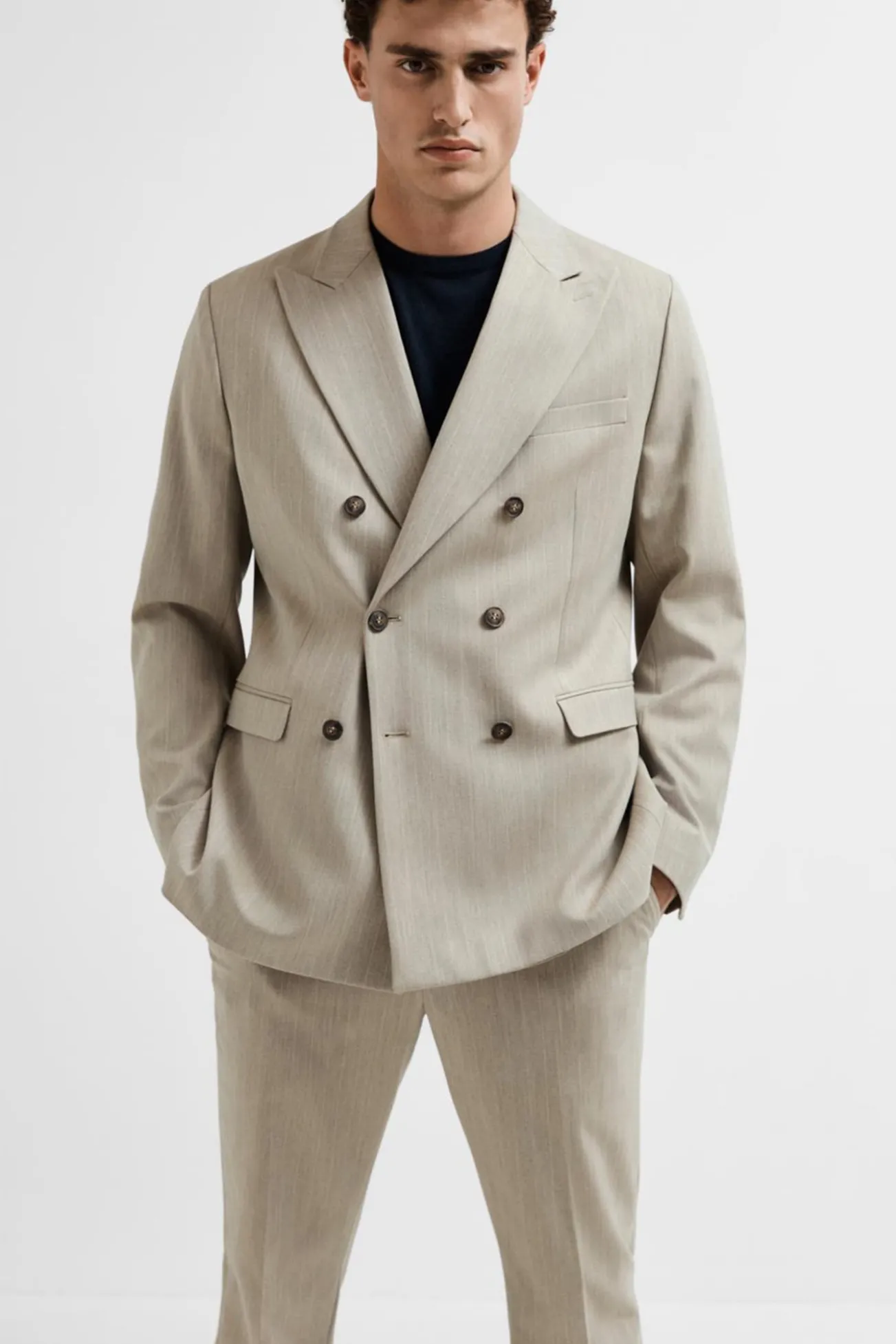 Blazer Slim Fit com risca diplomática confecionado com materiais reciclados