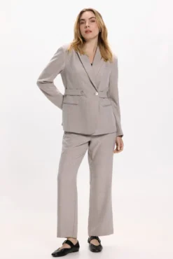 Blazer trespassado com botões