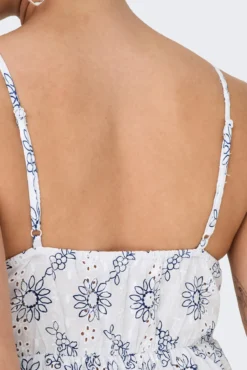 Blusa bordada perfurada