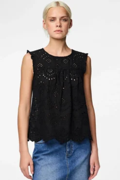 Blusa com detalhe