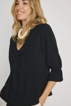 Blusa com folhos