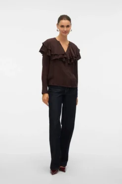Blusa com gola franzida