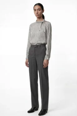 Blusa com laçada