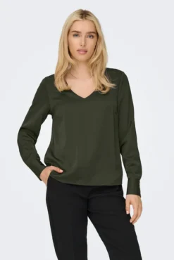 Blusa de cetim de manga manga
