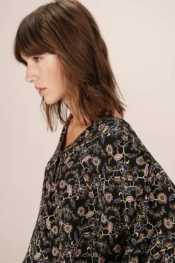 Blusa de manga comprida com estampa floral