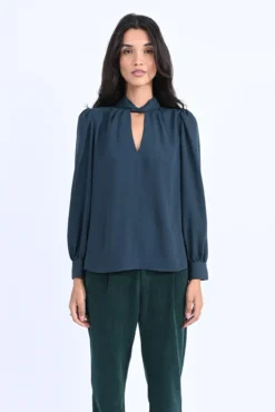 Blusa de manga comprida com laçada