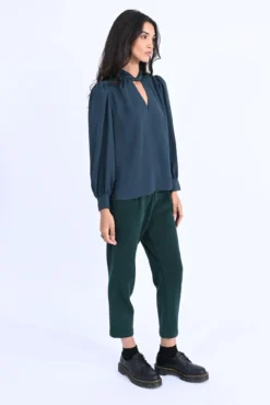 Blusa de manga comprida com laçada