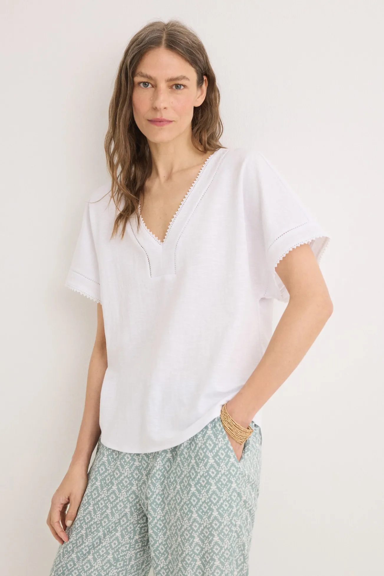 Blusa de renda com apliques