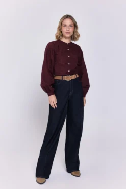 Blusa de tecido bordado