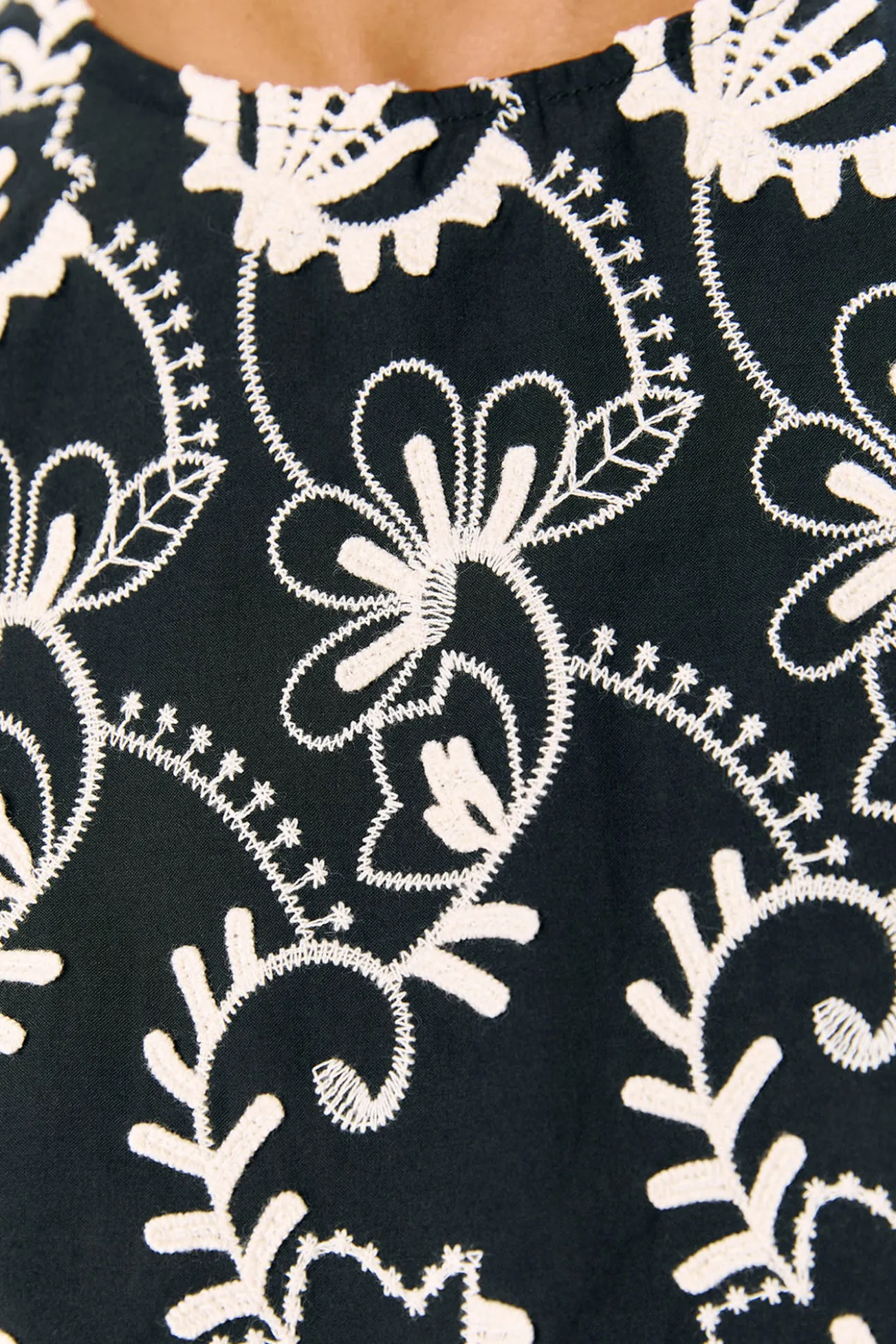 Blusa de tecido bordado