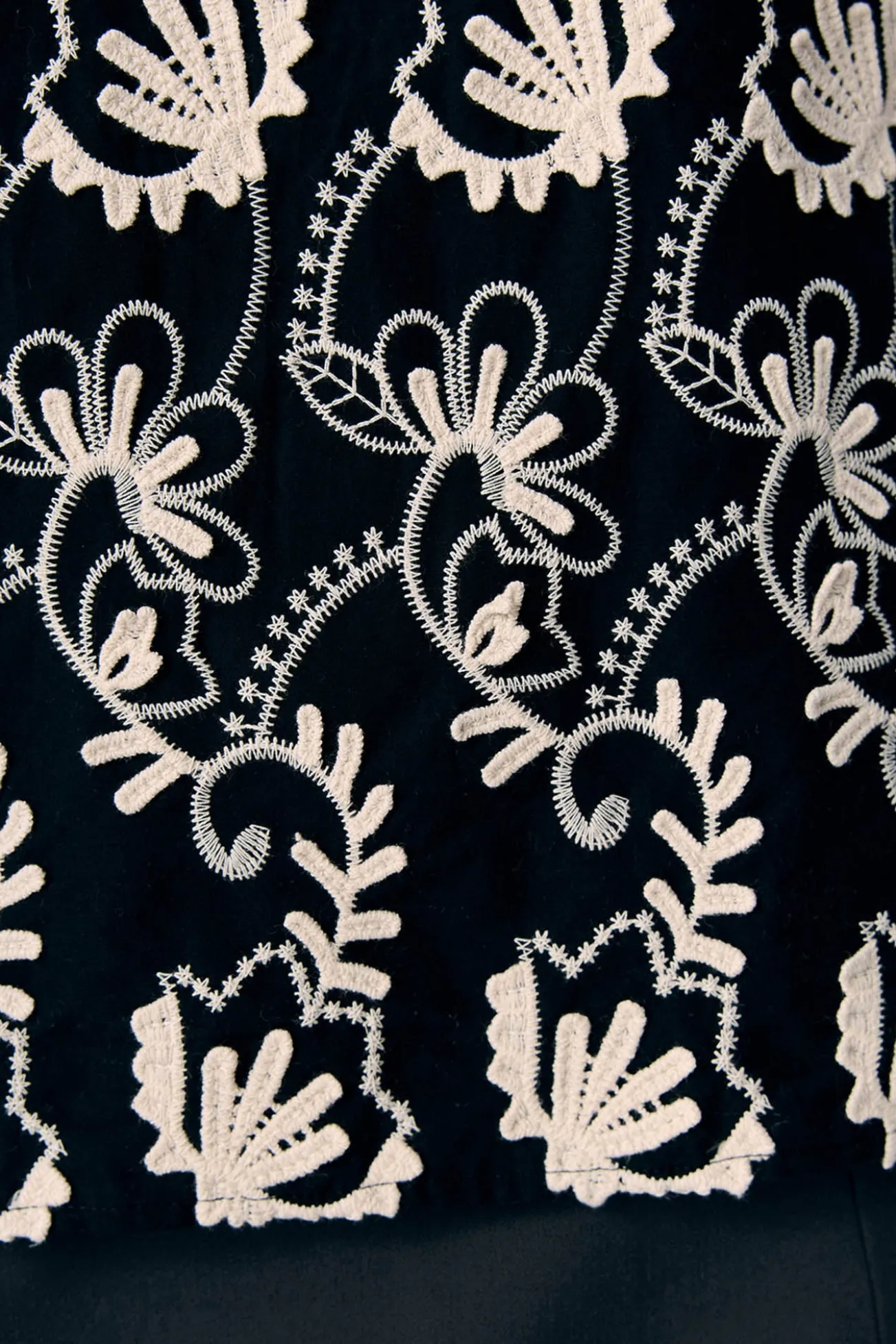 Blusa de tecido bordado