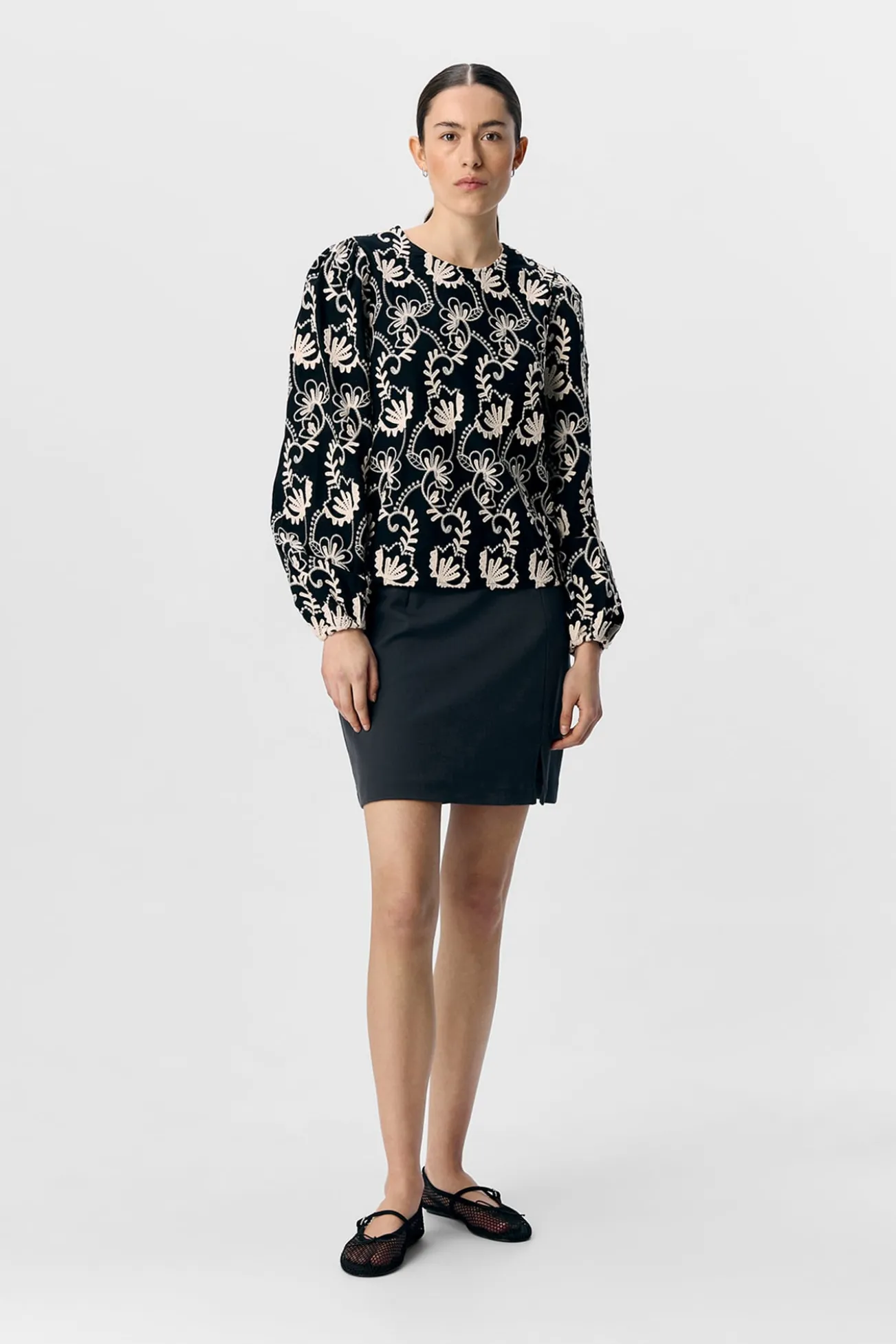 Blusa de tecido bordado
