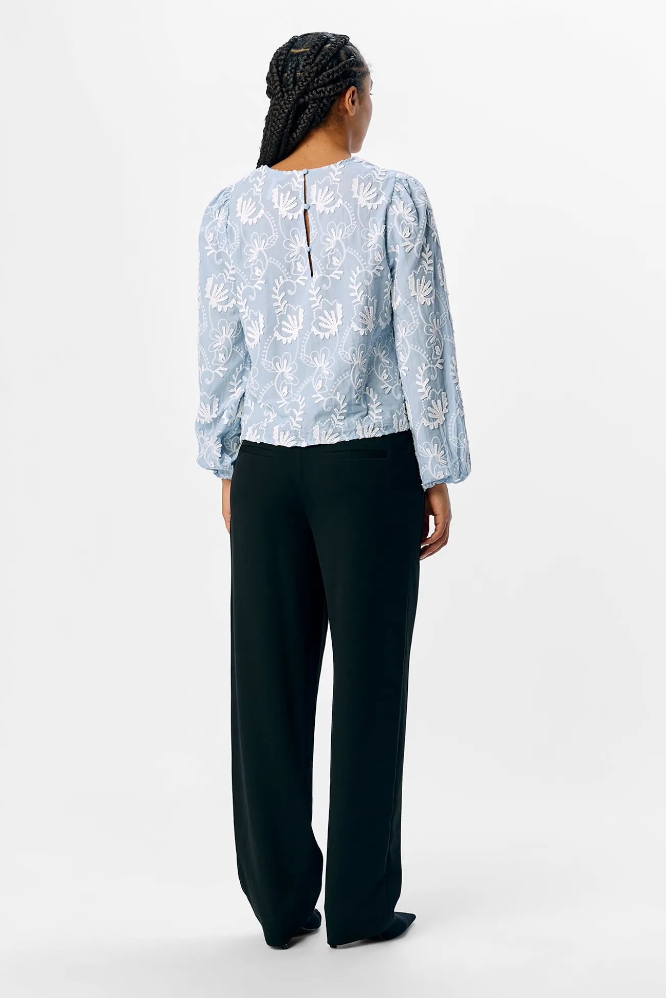 Blusa de tecido bordado