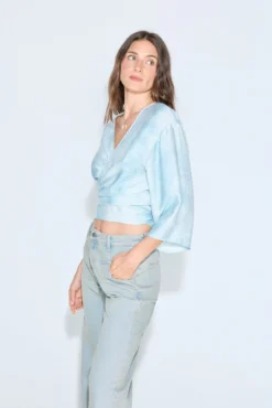 Blusa estampada com laçada