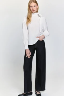 Blusa esvoaçante com gola