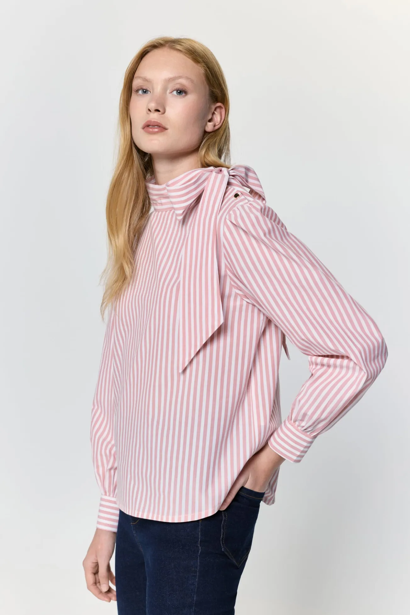 Blusa esvoaçante com gola