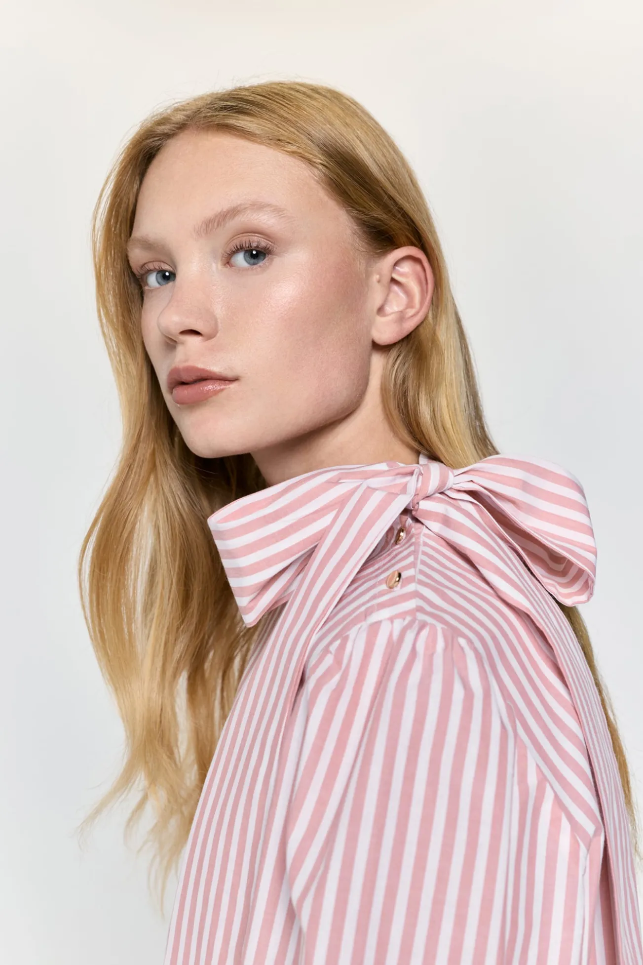 Blusa esvoaçante com gola