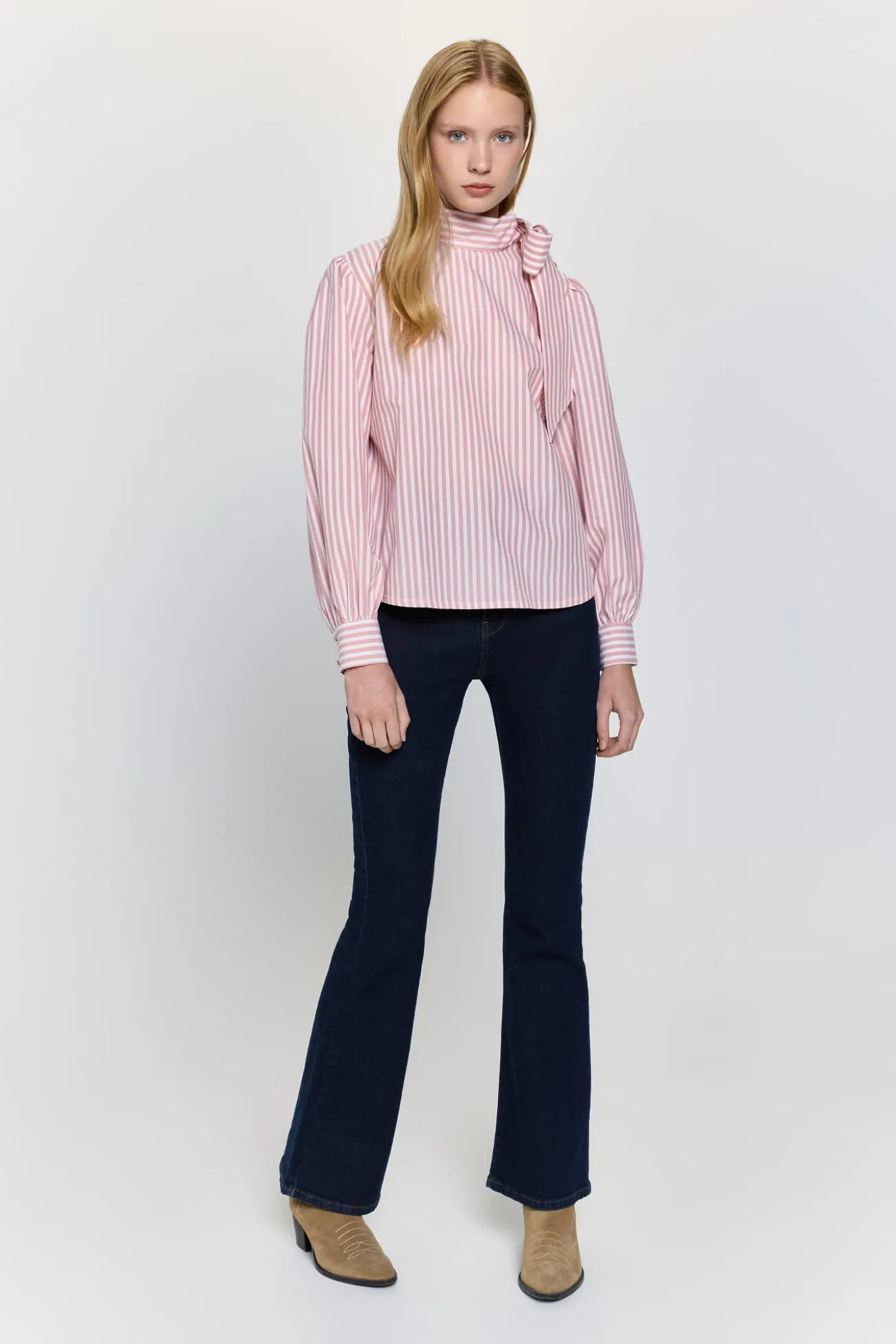 Blusa esvoaçante com gola