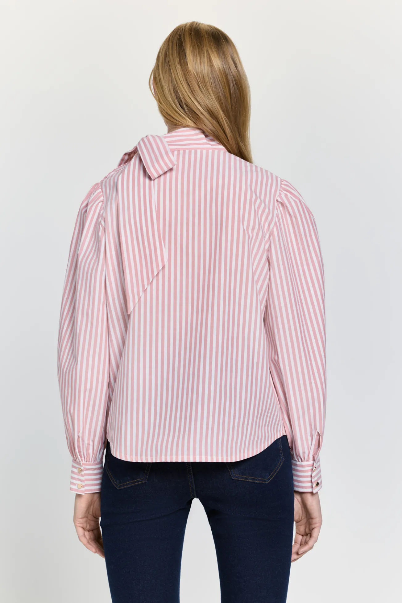 Blusa esvoaçante com gola
