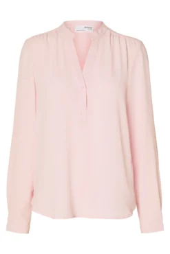 Blusa fluida com decote em bico confecionada com materiais reciclados