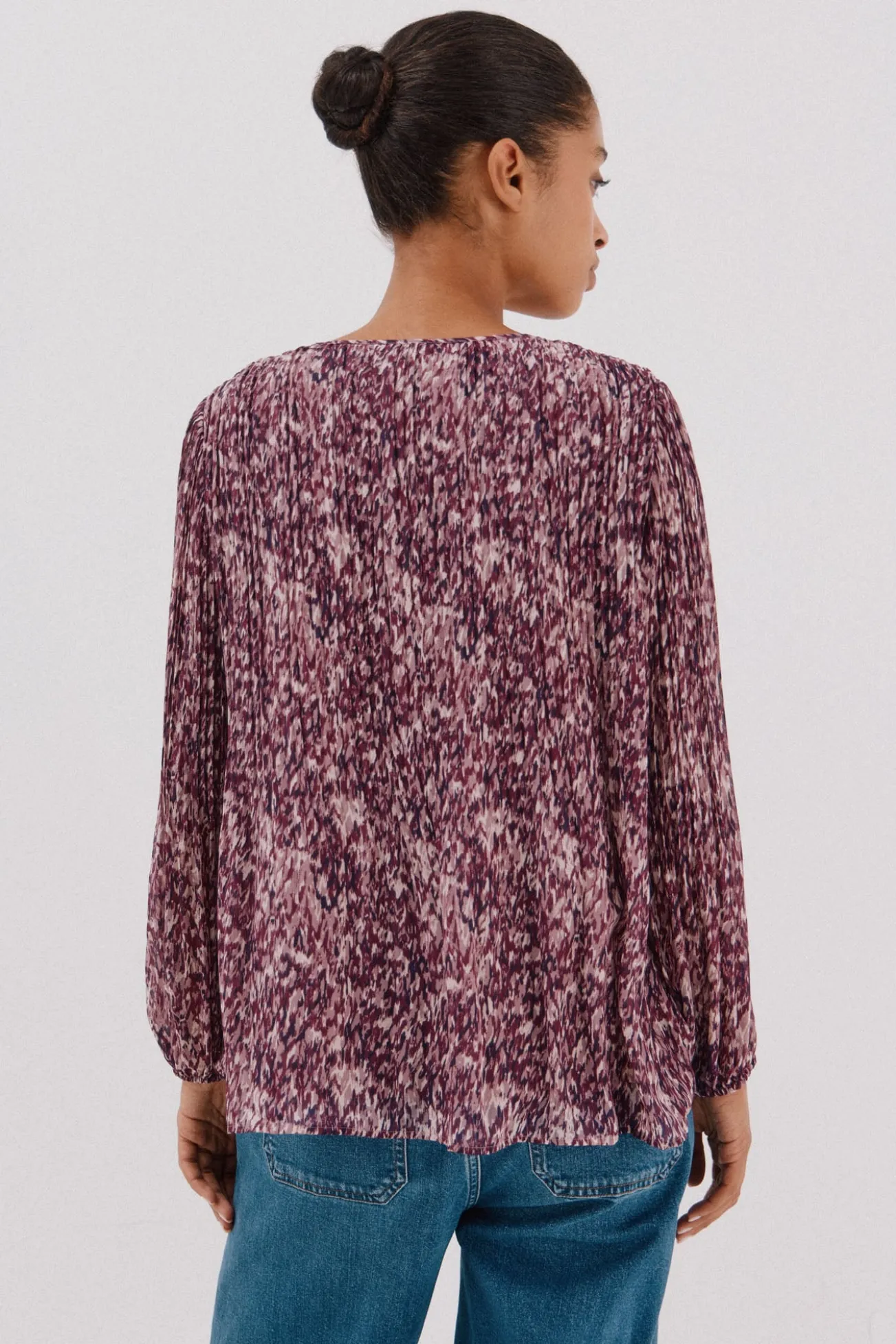 Blusa plissada contrastante