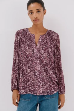 Blusa plissada contrastante