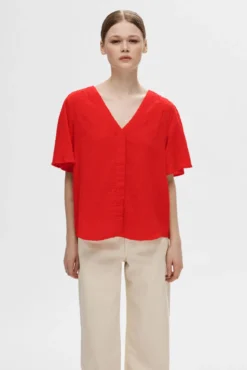 Blusa plumeti de manga curta 100% algodão.