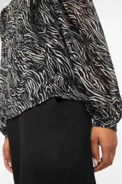 Blusa tecido sustentável
