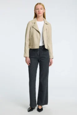 Blusão biker cropped 100% couro.