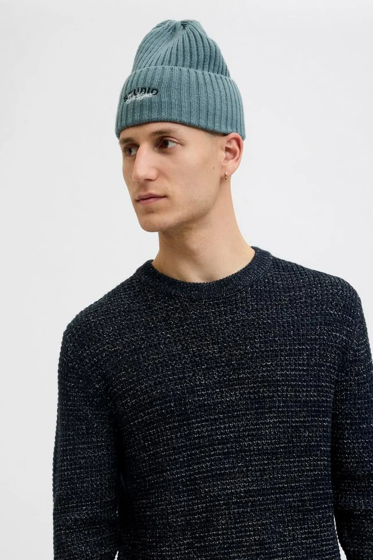 Boné com estampado de estúdio