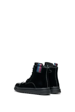 Botas com efeito verniz