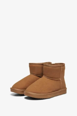 Botins de camurça com forro de pele