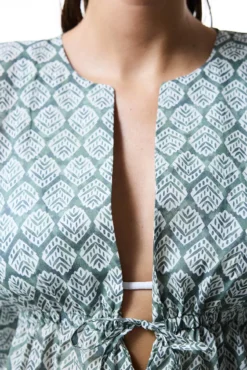 Caftan de praia verde estampado