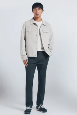 Calça calças chino slim fit com micro estampa
