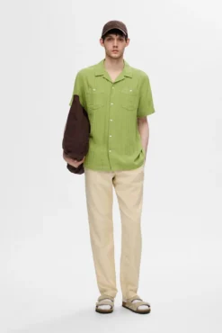 Calça chinês confeccionado com algodão orgânico e Lyocell Tencel.