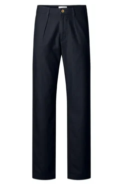 Calça chinês confeccionado com algodão orgânico e Lyocell Tencel.
