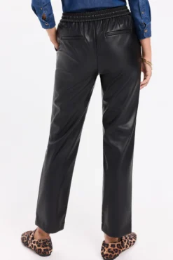 Calça com cós elástico e efeito couro