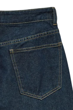 Calça com detalhe de corrente