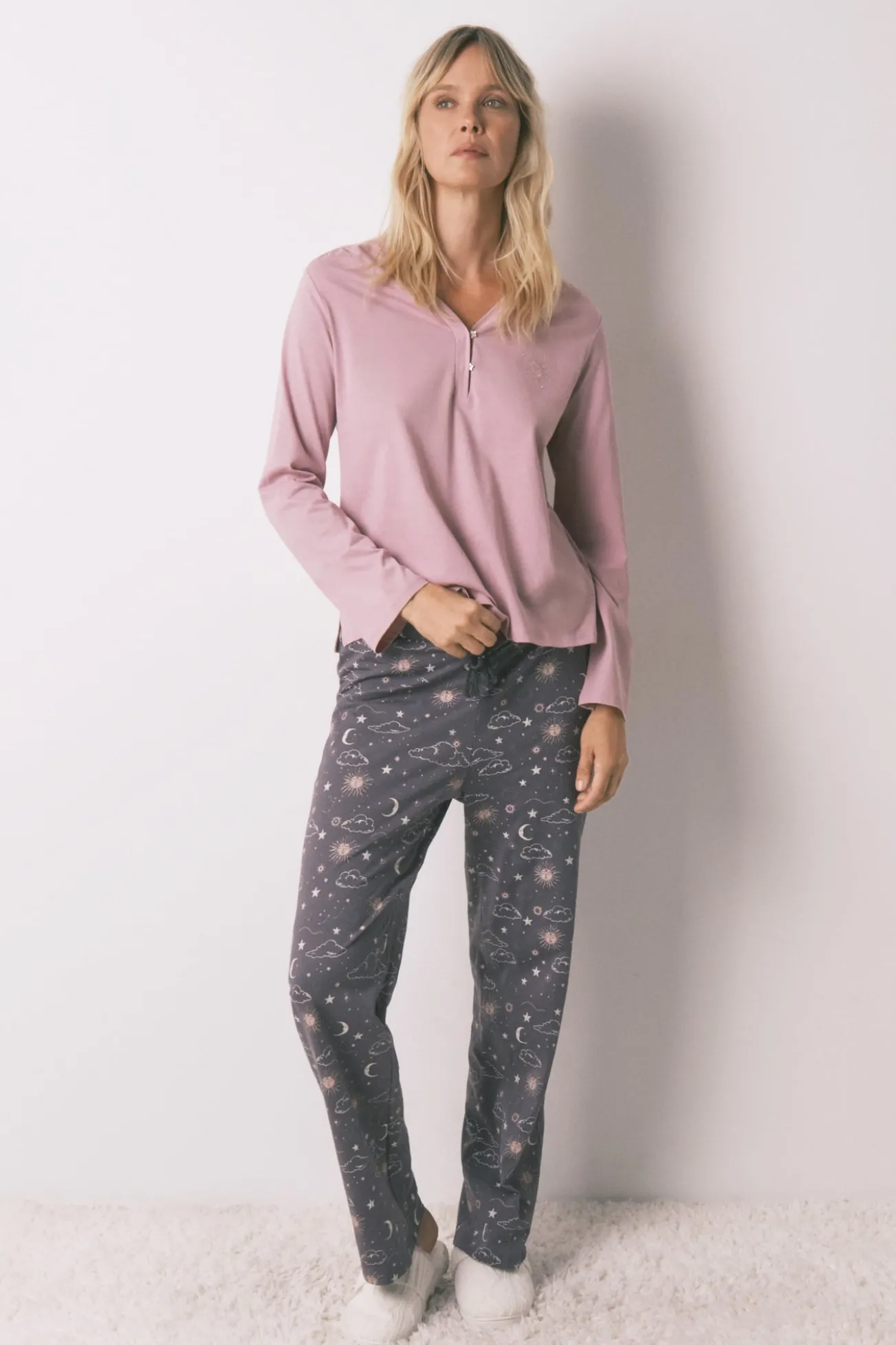 Calça comprida 100% algodão com estampado astral