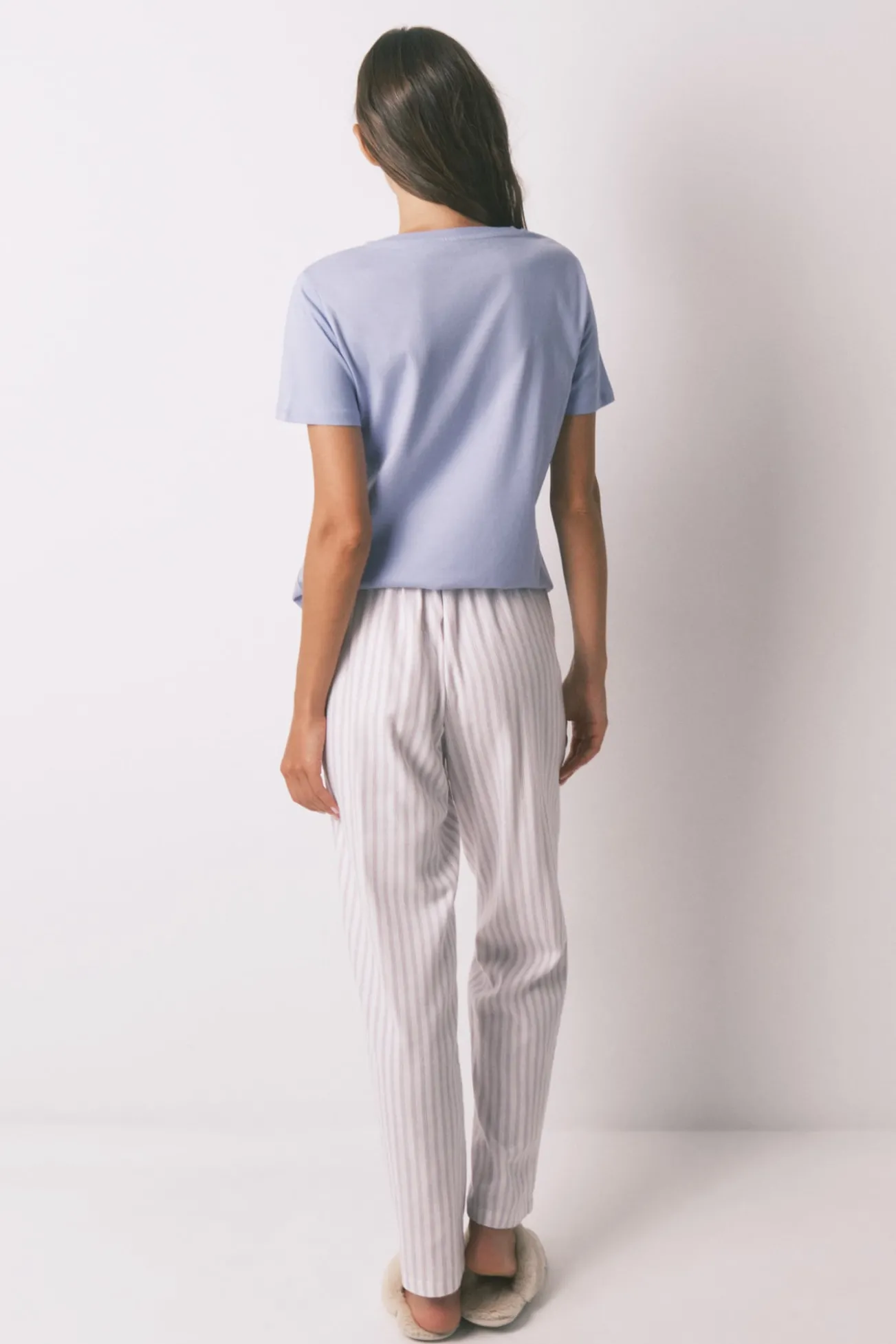 Calça comprida de flanela com estampa riscas multicolorida
